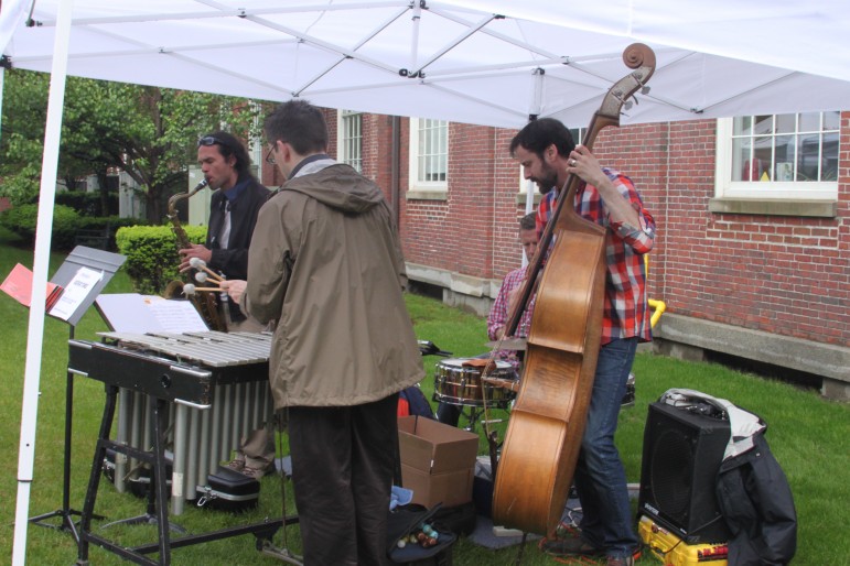 Le Prestige entertained Farmers Market shoppers with some music.