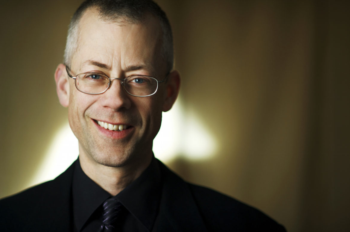 Scott Metcalfe is the musical director of Blue Heron, and also plays the harp and vielle.
